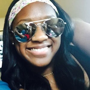 Meet your Posher, Nikeya